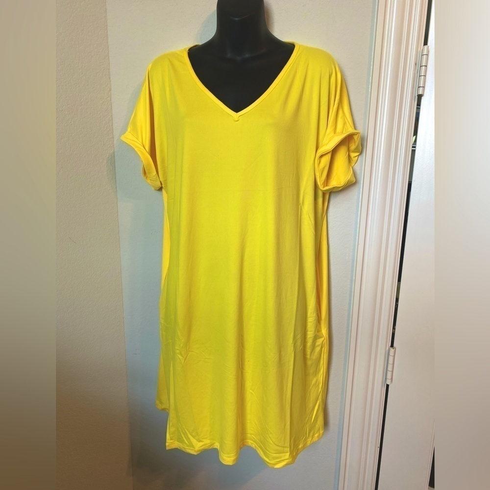 Yellow tshirt dress, loose short sleeve V-Neck dress w/pockets, sz 1X-3X